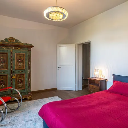 Guest Host - Stylish And Bright With Private Garden * Como