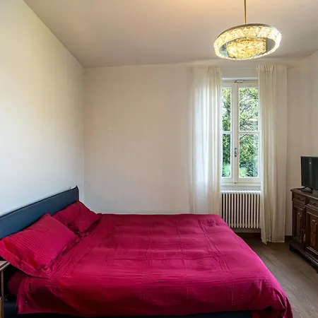 Guest Host - Stylish And Bright With Private Garden