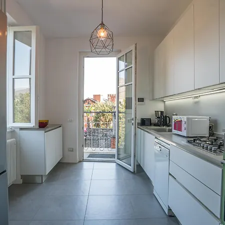 Guest Host - Stylish And Bright With Private Garden Appartement *