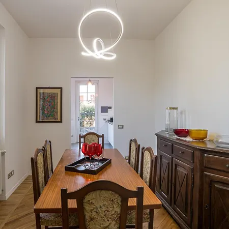 Guest Host - Stylish And Bright With Private Garden Appartement *