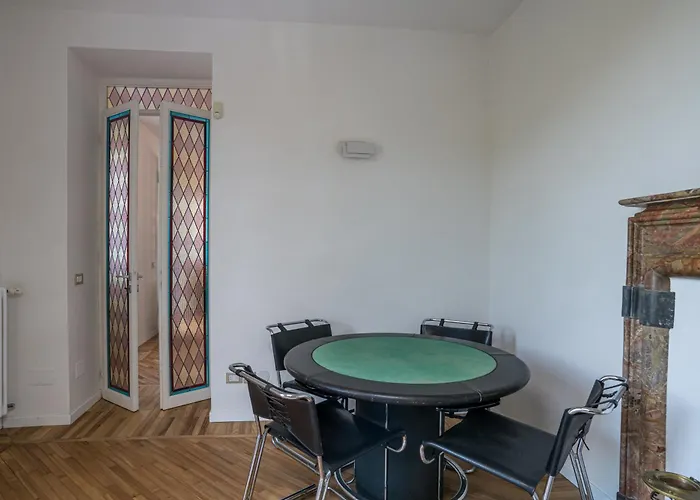 Guest Host - Stylish And Bright With Private Garden Como