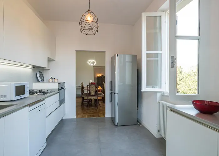 Guest Host - Stylish And Bright With Private Garden * Como