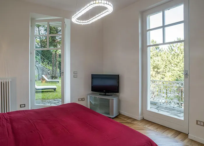 Guest Host - Stylish And Bright With Private Garden
