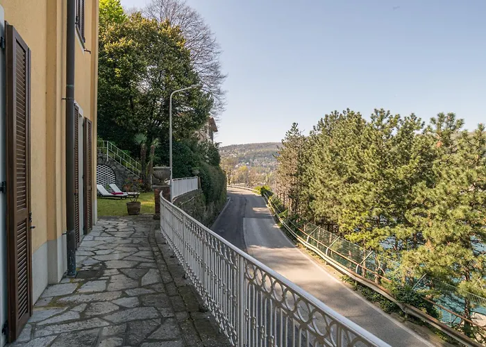 Guest Host - Stylish And Bright With Private Garden Como