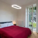 Guest Host - Stylish And Bright With Private Garden Como