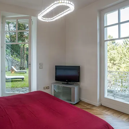 Guest Host - Stylish And Bright With Private Garden