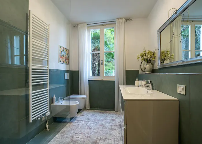 Guest Host - Stylish And Bright With Private Garden Daire